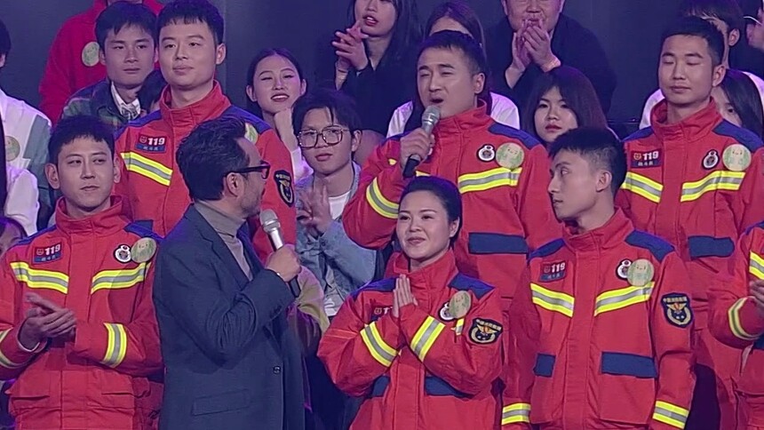 消防员姐姐带弟弟团合唱王心凌！汪涵加入喊口号震耳欲聋