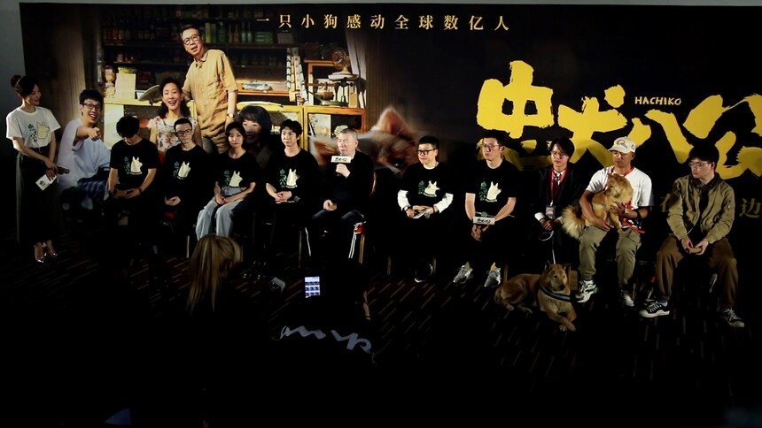 《忠犬八公》首映 泪目全场，多维情感直戳观众共鸣