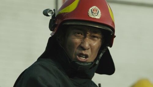 《惊天救援》人物预告 首轮点映引爆消防员共鸣