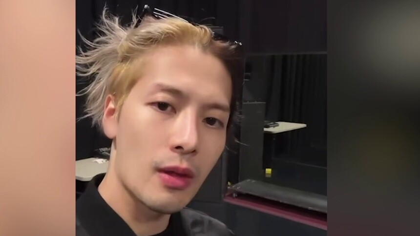 王嘉尔晒第一次世界巡演科切拉站现场图 发长文致谢团队