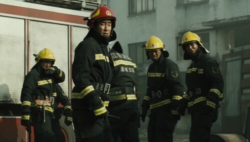 《惊天救援》制作特辑 杜江王千源率全员戴20斤空呼深入火海