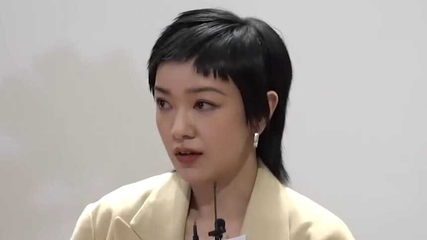 郭采洁穿搭休闲十足 郭晓婷钟情单品白衬衫