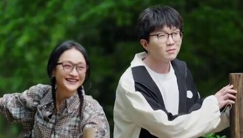 《向往的生活7》5月26日看点：周迅毛不易张凌赫前来做客 改床位搭鸭棚忙不停