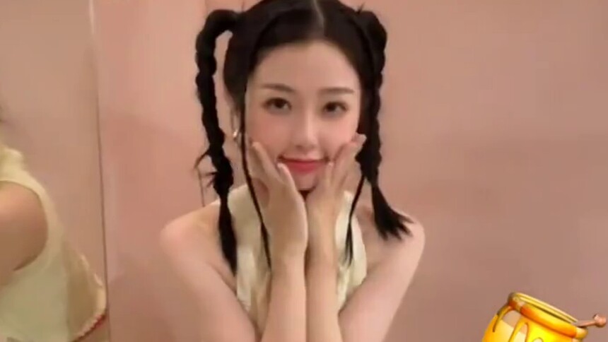 虞书欣多巴胺造型，满分穿搭get！