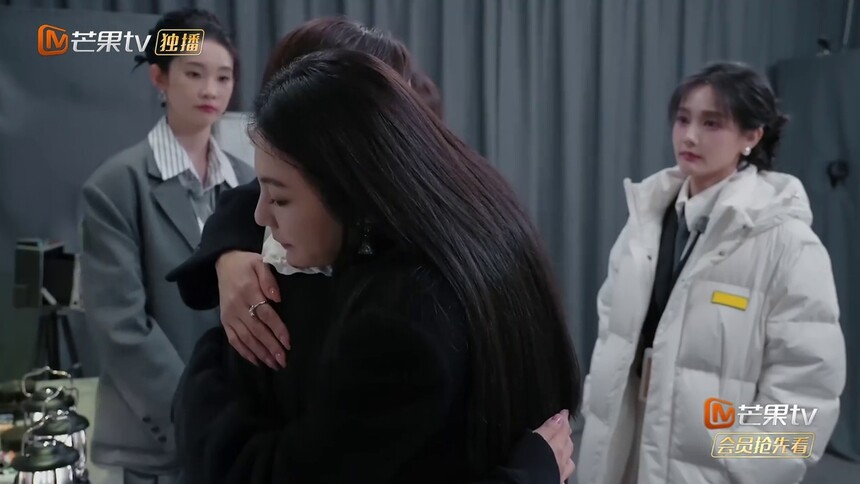 张雨绮一把抱住周更！戚薇李雪琴暖心治愈NPC