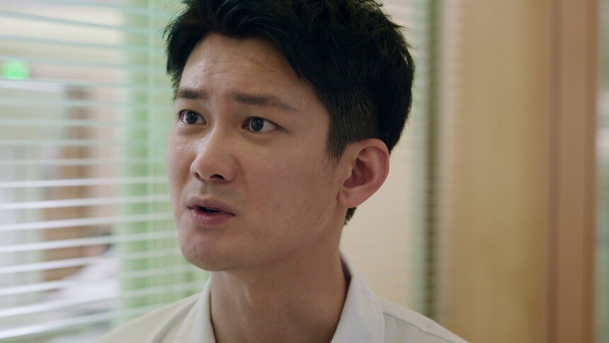《白色城堡》第9集看点：接诊女孩被家暴？刘非脱岗寻找真相
