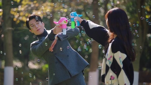 《爱的勘探法》第4集看点：穆休伦苏纪时心动体验，假戏真做擦出暧昧火花