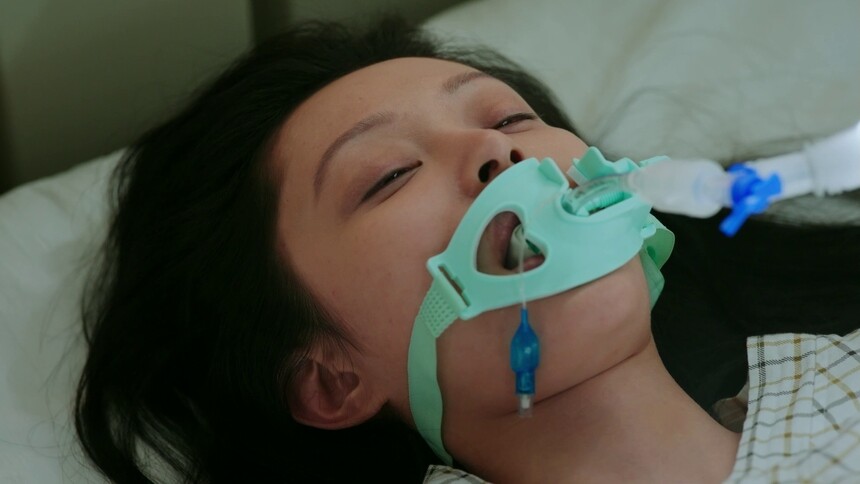 孟骄阳醒了，王扬鸣激动在急诊室叫医生
