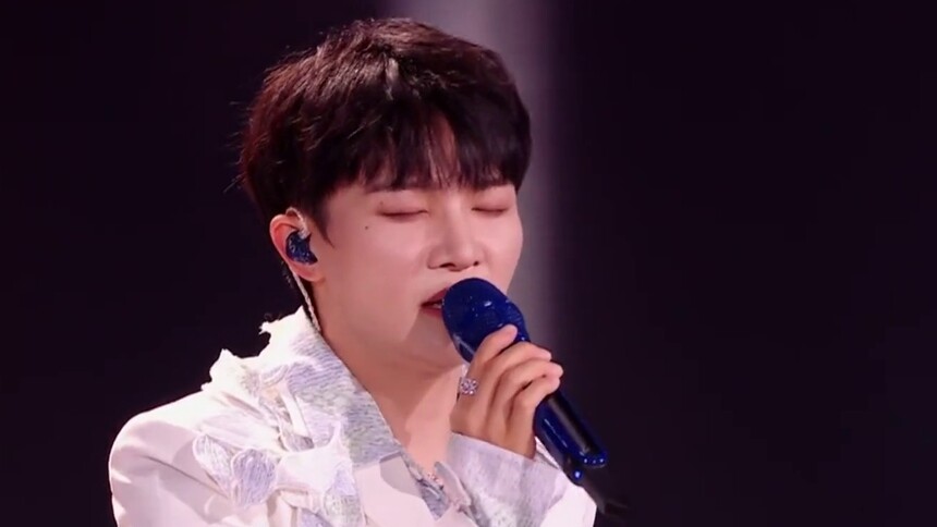 周深《生活总该迎着光亮》最新现场