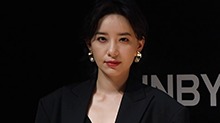 李斯丹妮薛凯琪相约看秀 各自分享近期音乐新作