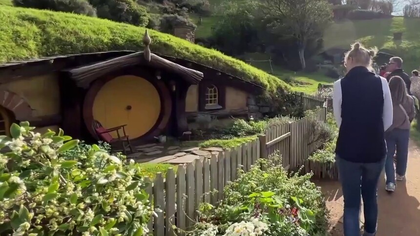 打卡新西兰：置身童话般的“霍比屯”