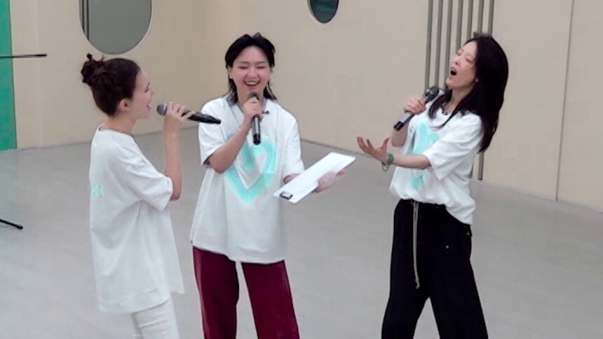 乘风心选舞台·解锁彩蛋：周笔畅孙悦欢乐斗舞，吉娜教卢靖姗弹钢琴