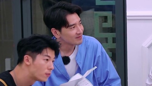 赵又廷对黄晓明说只有优秀和更优秀！尽心服务好客人才是中餐厅本心！