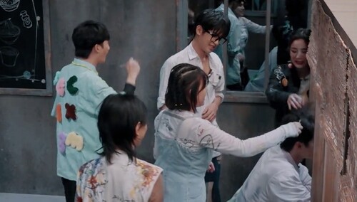 杨幂“托尼”倾情助力许凯！“鸡窝”相亲造型也成加分项！