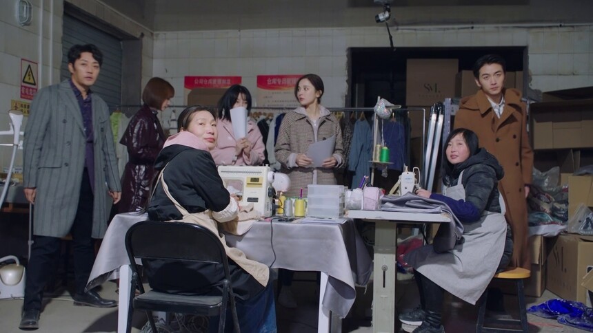 许耀郝辰时和回收工抢衣服 张清余佳恩挑衣服做设计