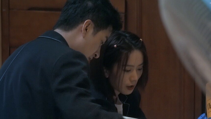 《初入职场·法医季2》8月10日看点：居民楼惊现“老少双尸” 向琴琴加入案件考核