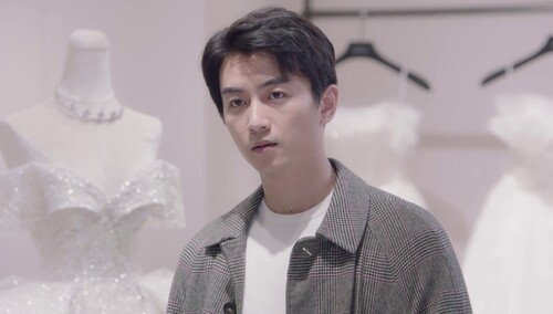 许耀婚纱店看曾经余佳恩穿过的婚纱意外偶遇余佳恩