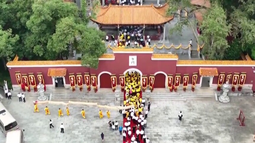 两岸同根同源 中华同心同梦 2023（癸卯）年海峡两岸炎帝神农文化交流大会在炎陵举行 何报翔出席拜谒仪式