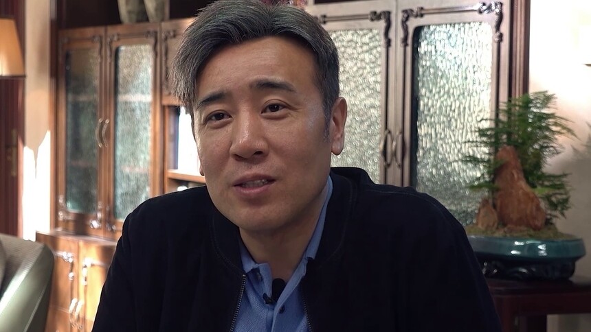 《坚如磐石》于和伟特辑 突破挑战“会咬人的疯狗” 演戏演到吐