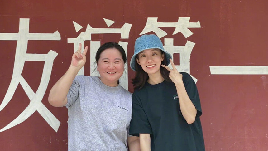 坐等上映！贾玲张小斐《热辣滚烫》官宣定档大年初一