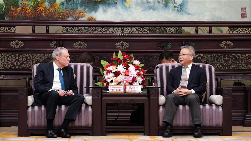 沈晓明会见卡洛斯·古铁雷斯一行