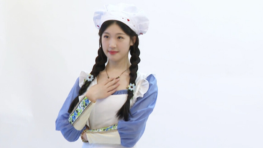 《花儿绽放》海报侧拍：朱美琦等九位花儿笑容甜美俏皮可爱