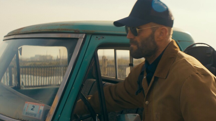 《养蜂人》终极预告 杰森·斯坦森亮双重身份演绎全新形象