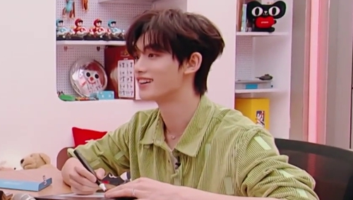 丁程鑫给邓恩熙荣梓杉画饼？