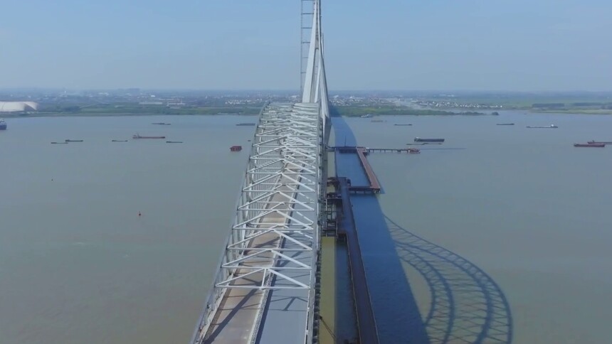 常泰长江大桥：目前在建世界最大跨度公铁两用斜拉桥