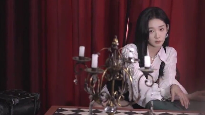 《女子推理社2》今日班“味”：张艺凡白衬衣气质满分