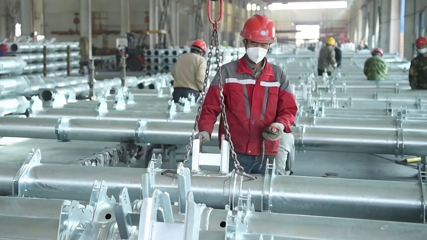 中国经济样本观察·县域样本篇｜德令哈：海子诗歌中的荒凉小城变身“光热之都”