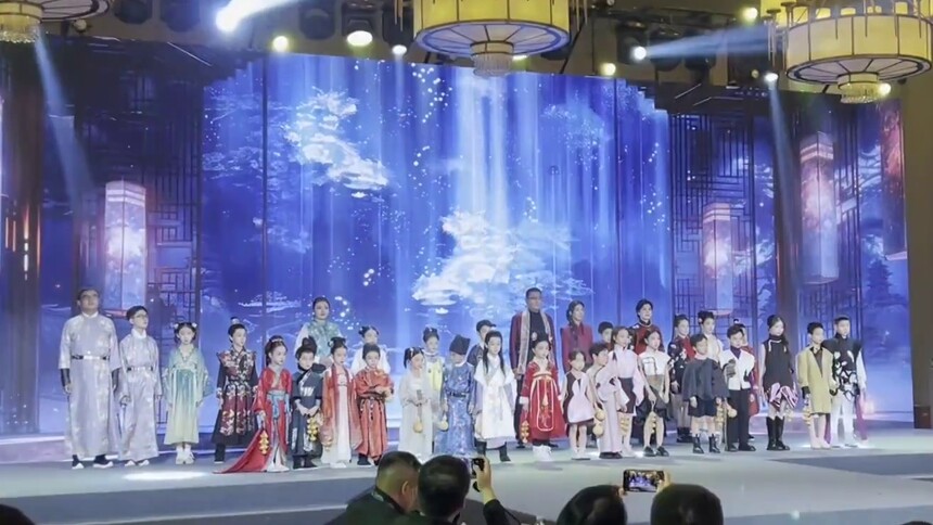 节目《中华家庭诗词擂台赛》：展现中华诗词独特韵味