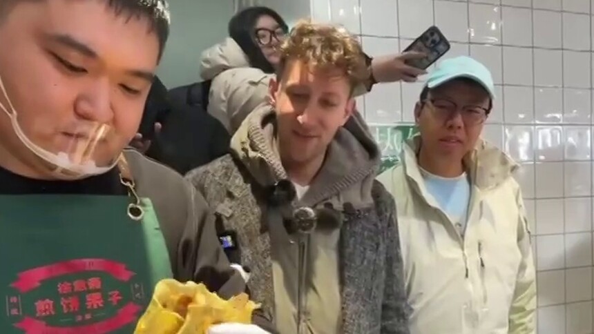 秀我中国｜美国小伙埃文·凯尔体验天津特色早点