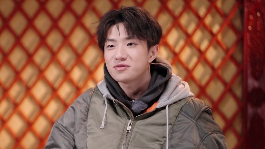 王一珩获“笨蛋帅哥”认证 在线回忆个人成长历程