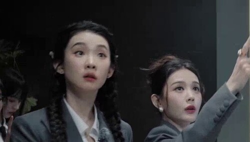 张艺凡的眼睛就是尺！找摄像头一找一个准