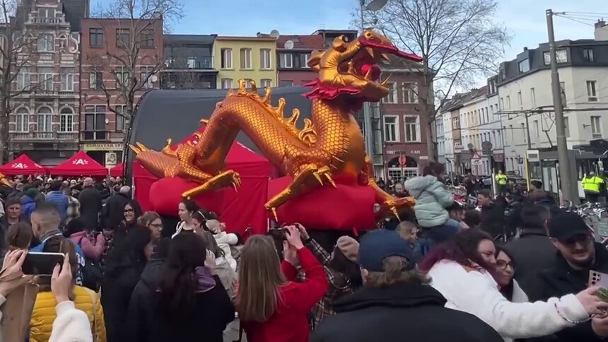 在比利时安特卫普唐人街感受浓浓年味