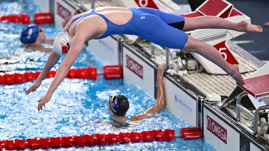 游泳世锦赛闪耀一刻 | 中国队勇夺女子4x200米自由泳接力冠军