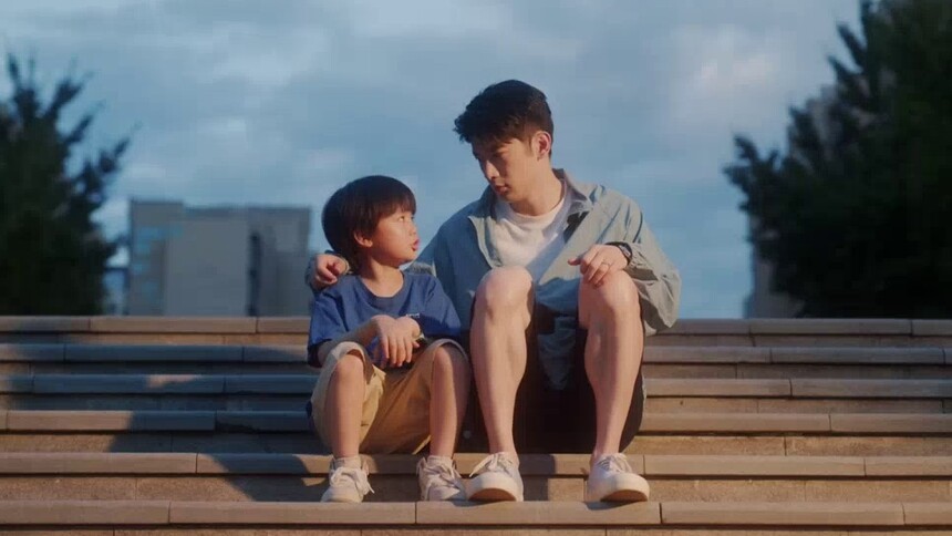 马英杰糖豆商量给唐晓薇刷礼物被唐晓薇发现