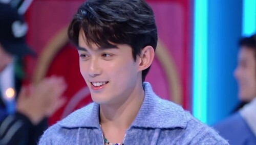 吴磊用拳击技巧玩321看这边 王星越孙晨竣逛吃好六街