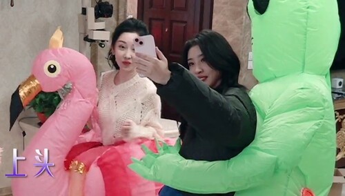 网购开箱！赵小棠母女尝试爆笑亲子装