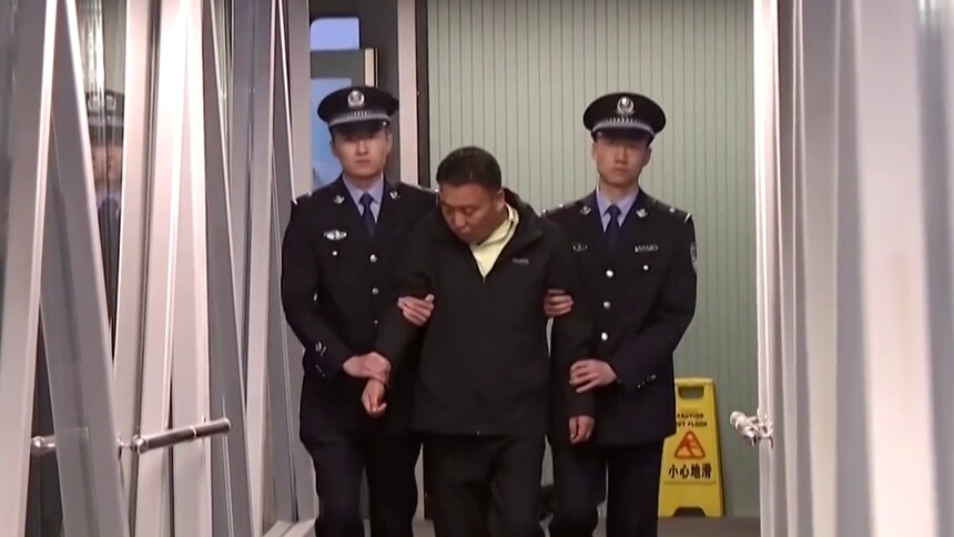 中央追逃办 职务犯罪嫌疑人郭柏春被遣返回国
