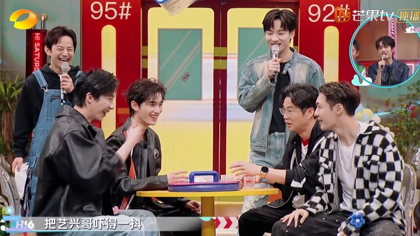 张艺兴被丁程鑫泼成大背头