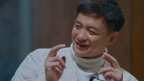 周一围说张颂文是杂学家 林家川配合张颂文练习催眠