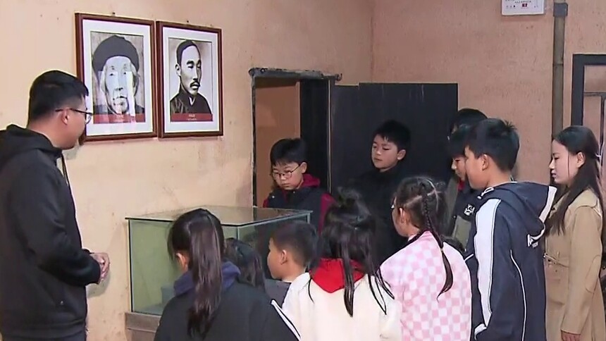 我以画笔绘英雄 铁骨铮铮何叔衡 高风亮节万年青