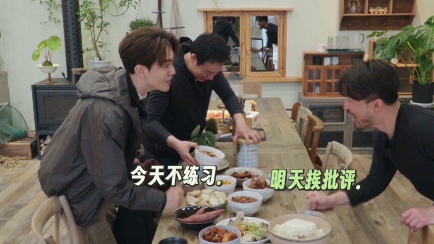 喊麦打气！曾舜晞林家川专业气氛组