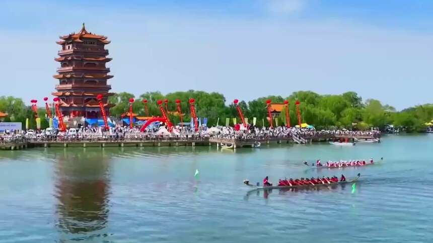 甘肃高台：戈壁水乡赛龙舟