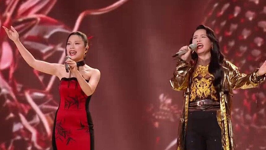 《天地龙鳞》龚琳娜 万妮达 凌云 峨眉派女子功夫团