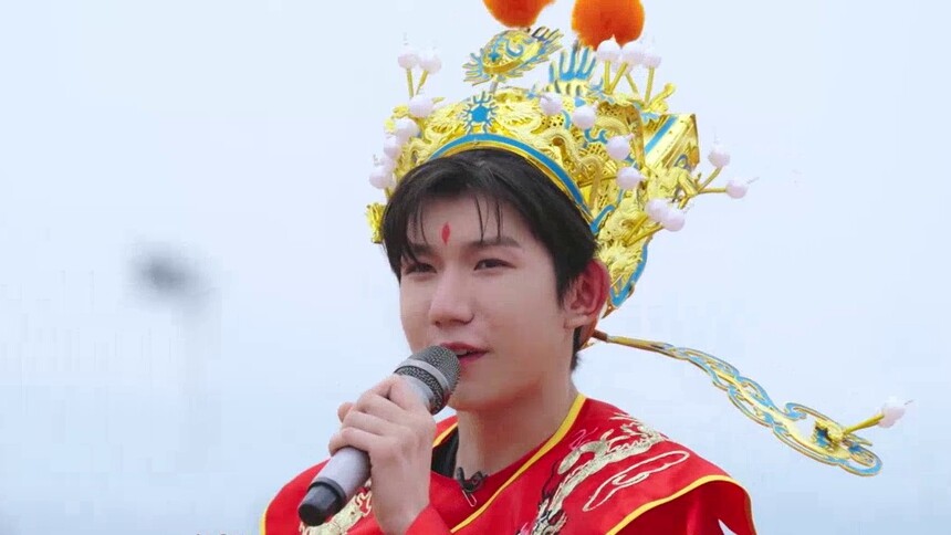 少年好身手！王源前空翻跳水