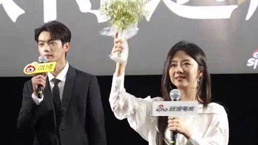 现场结婚？谭松韵许凯扔捧花