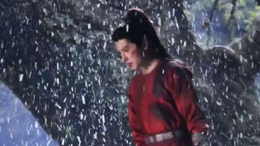 杨洋《雨霖铃》红衣路透 战损造型破碎感满满